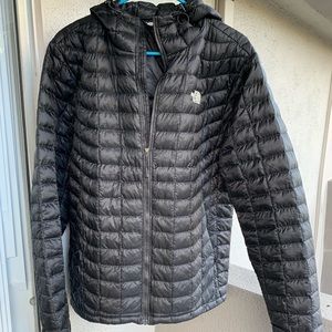 Men’s Northface Thermoball Jacket with hoodie
